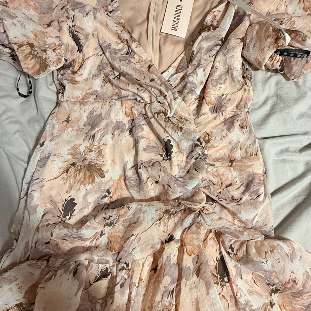 Missguided+ Floral Mini Dress - Cream and Brown